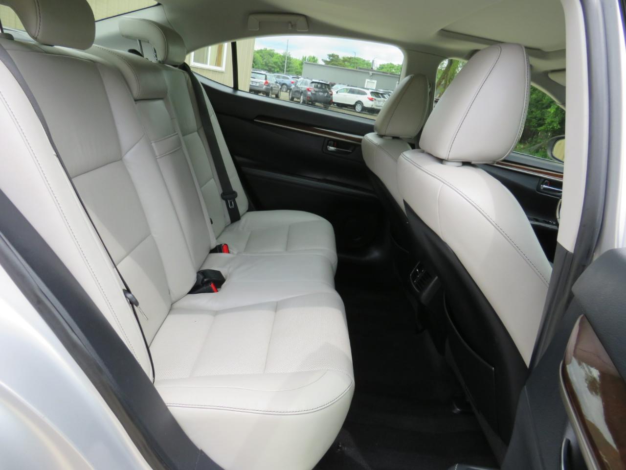 Lexus ES 350 Sedan 2013