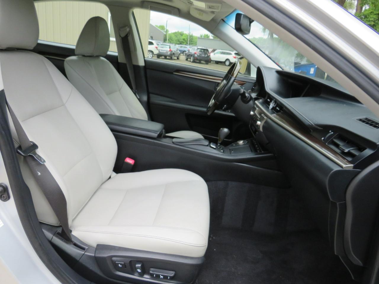 Lexus ES 350 Sedan 2013