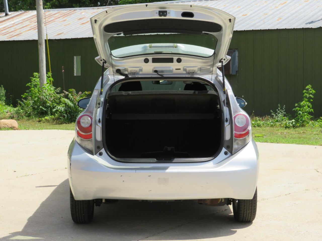 Toyota Prius c One 2012