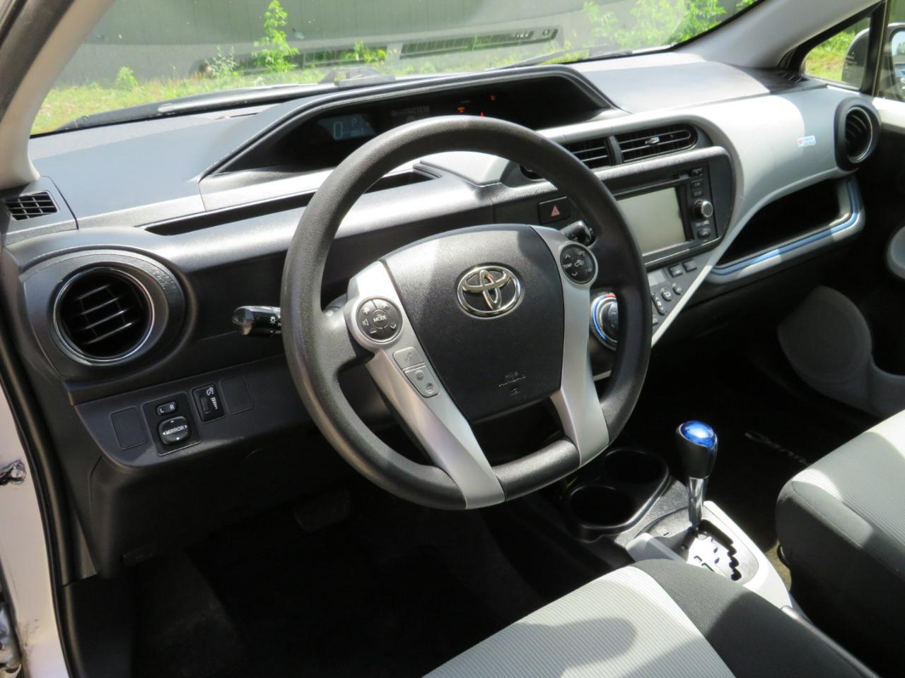 Toyota Prius c One 2012