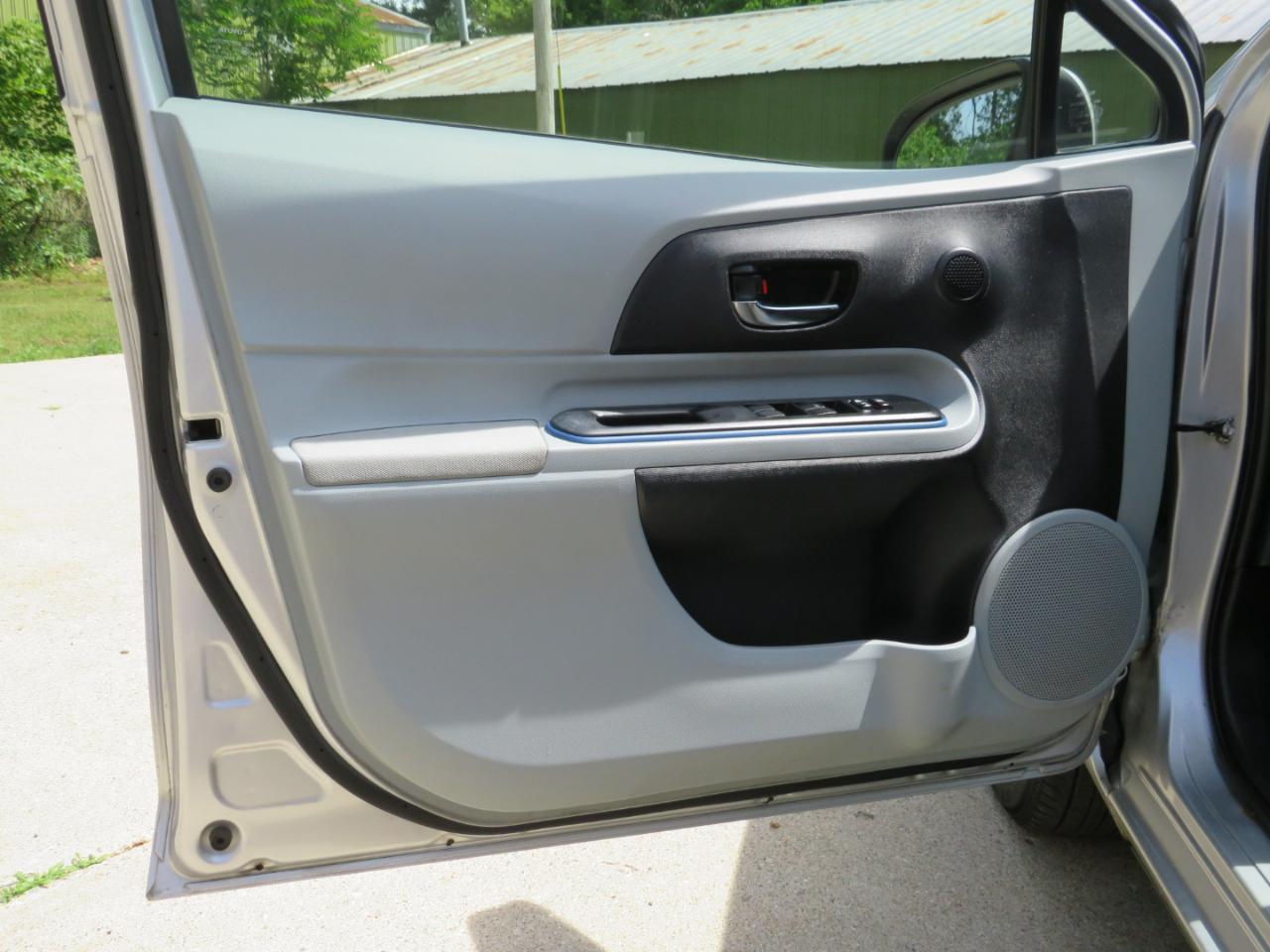 Toyota Prius c One 2012