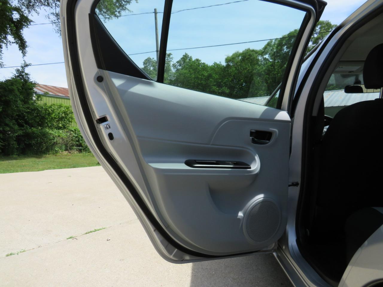 Toyota Prius c One 2012