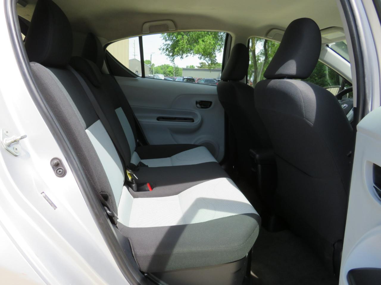 Toyota Prius c One 2012
