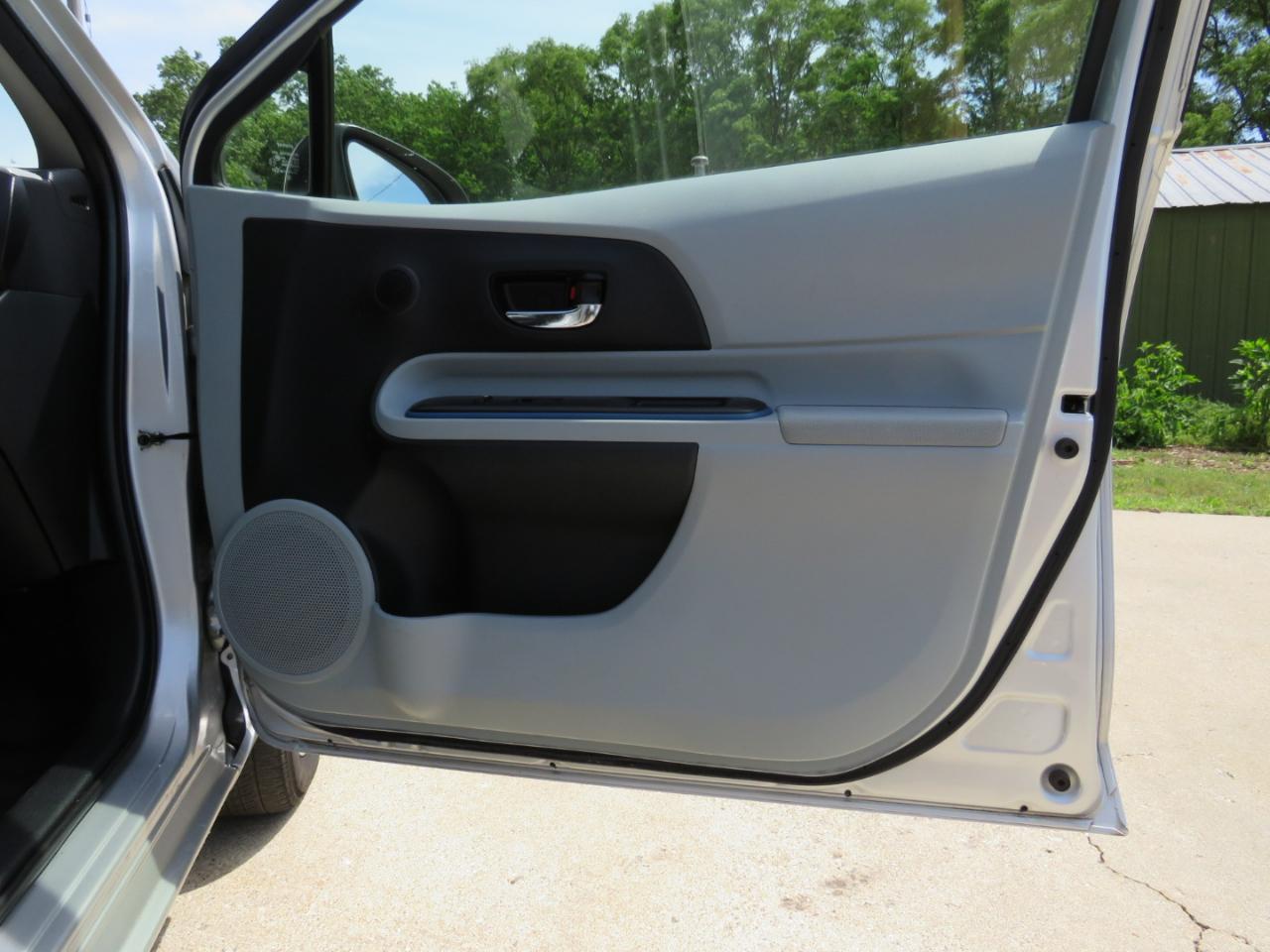 Toyota Prius c One 2012