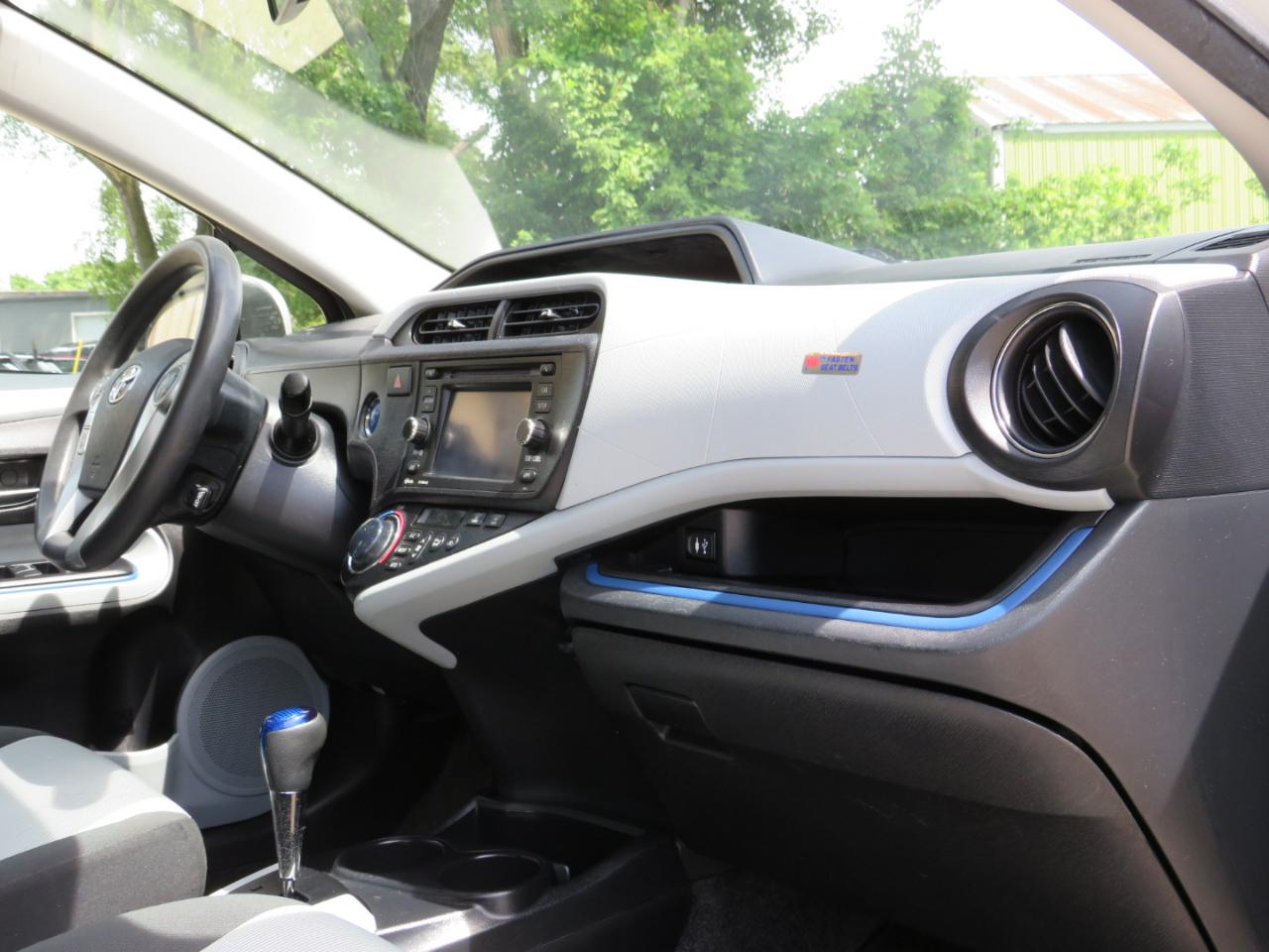 Toyota Prius c One 2012