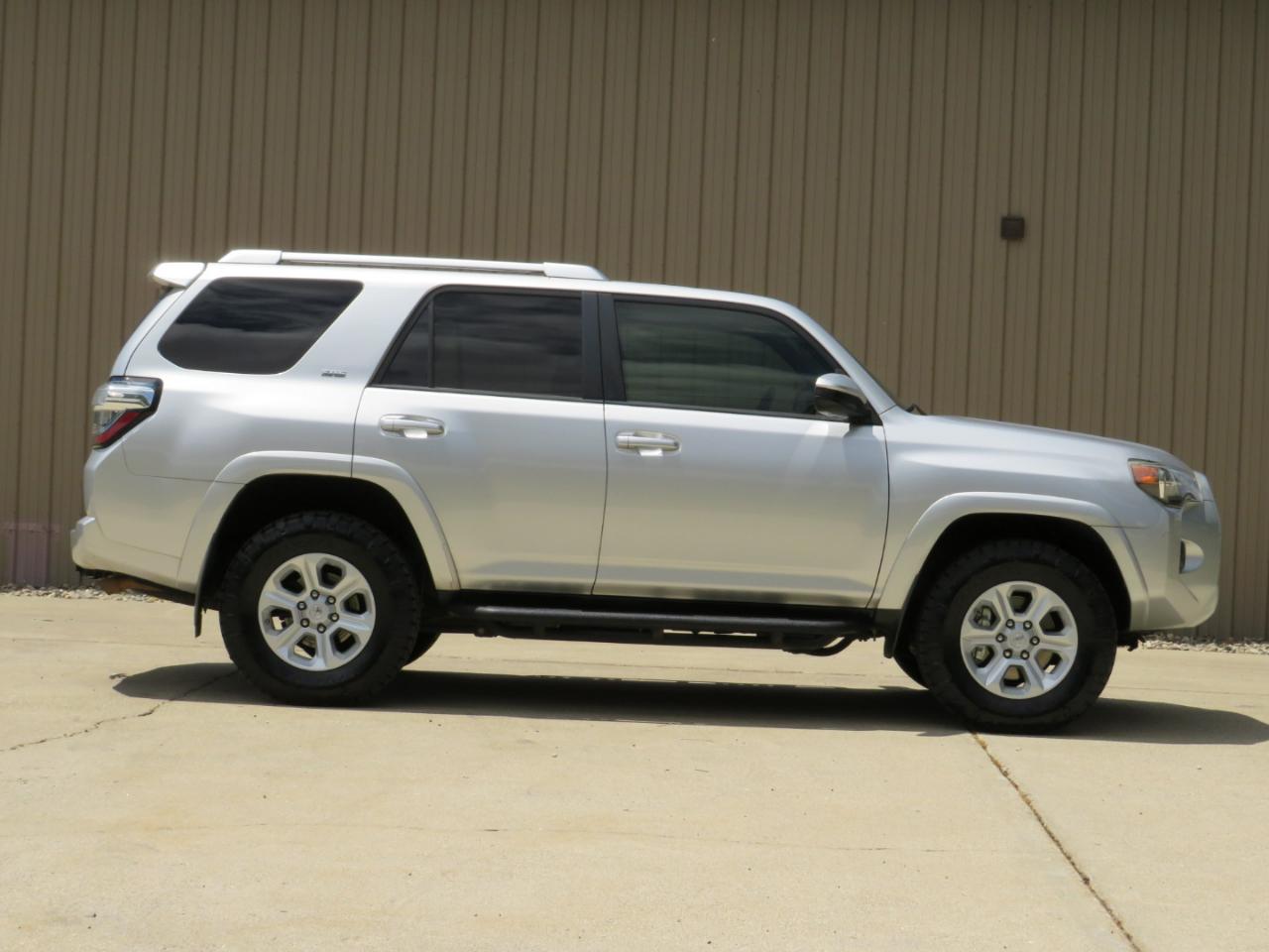Toyota 4Runner SR5 4WD 2016