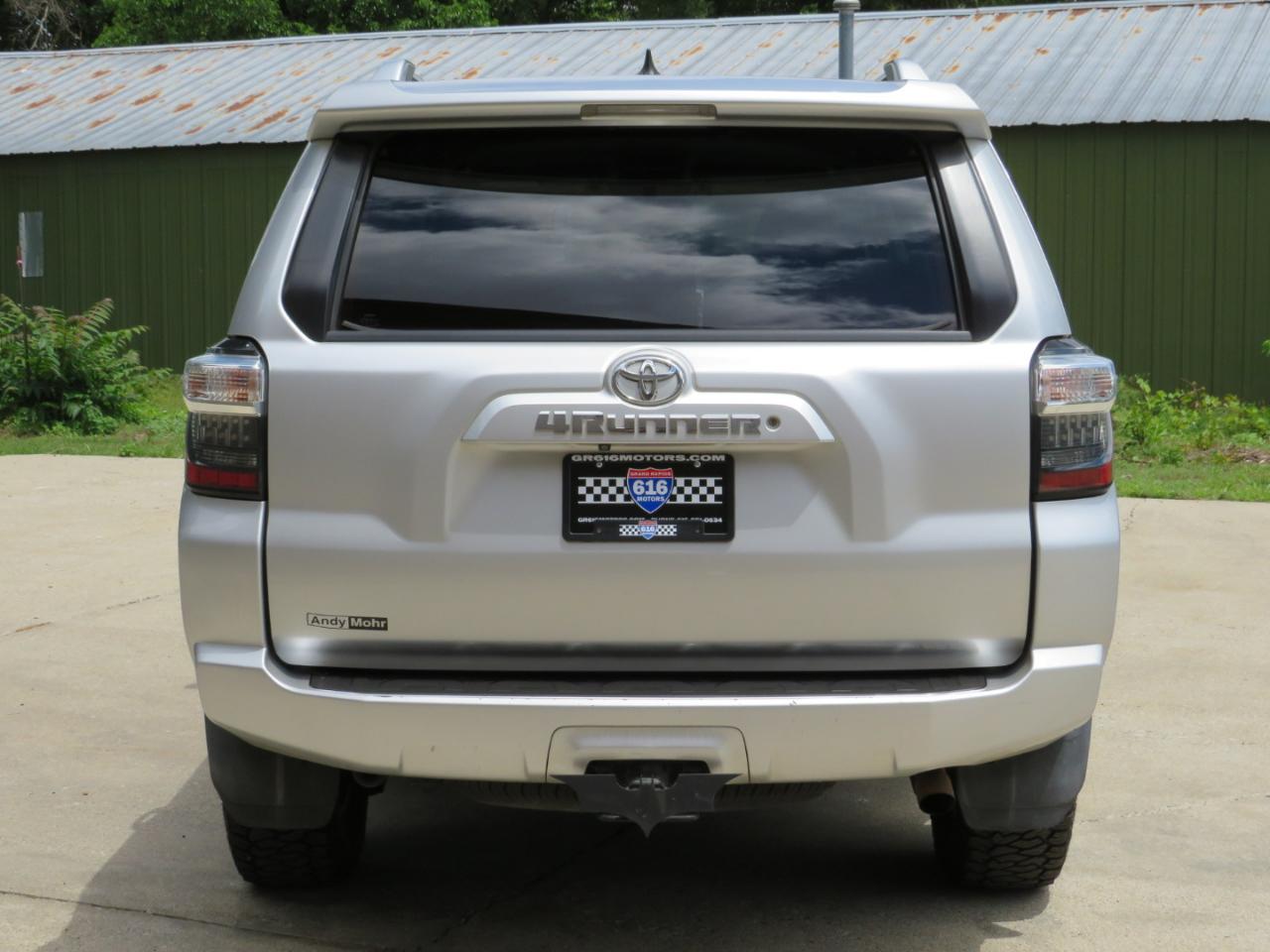 Toyota 4Runner SR5 4WD 2016
