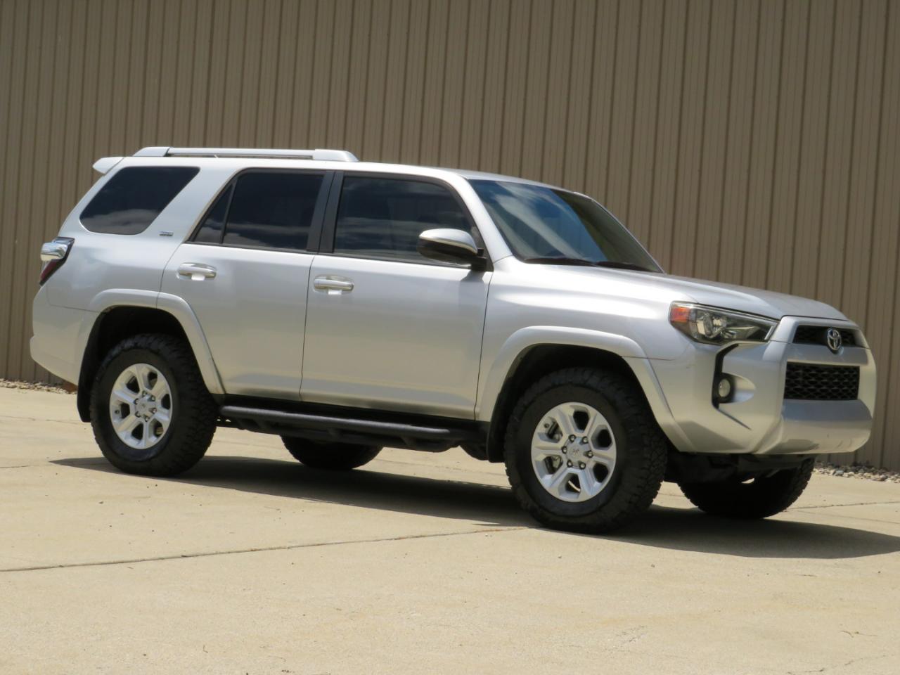 Toyota 4Runner SR5 4WD 2016