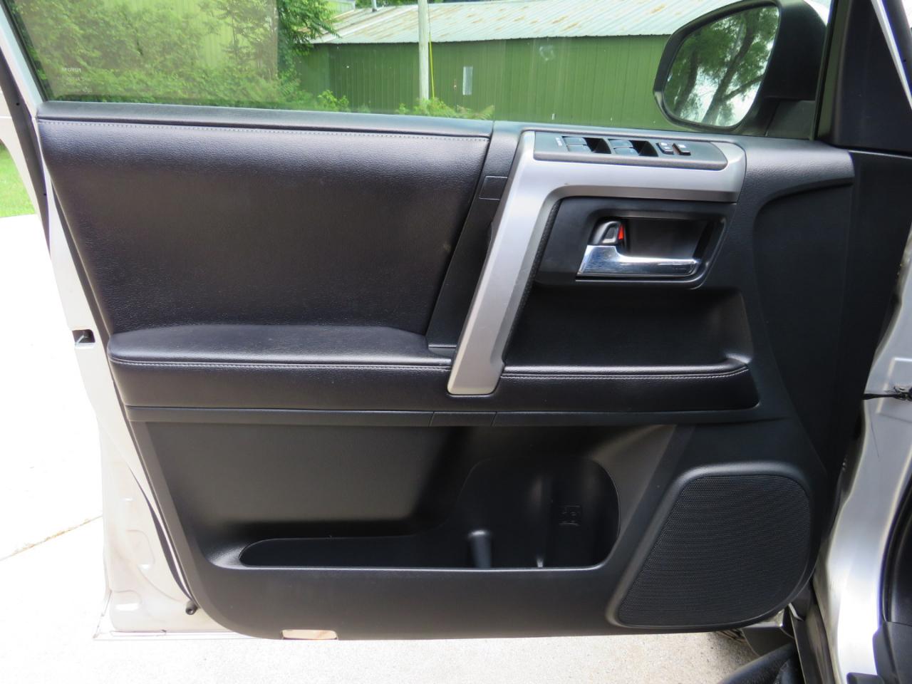 Toyota 4Runner SR5 4WD 2016