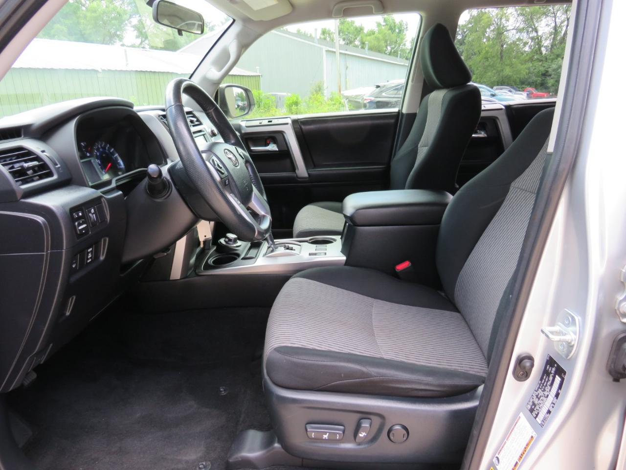 Toyota 4Runner SR5 4WD 2016