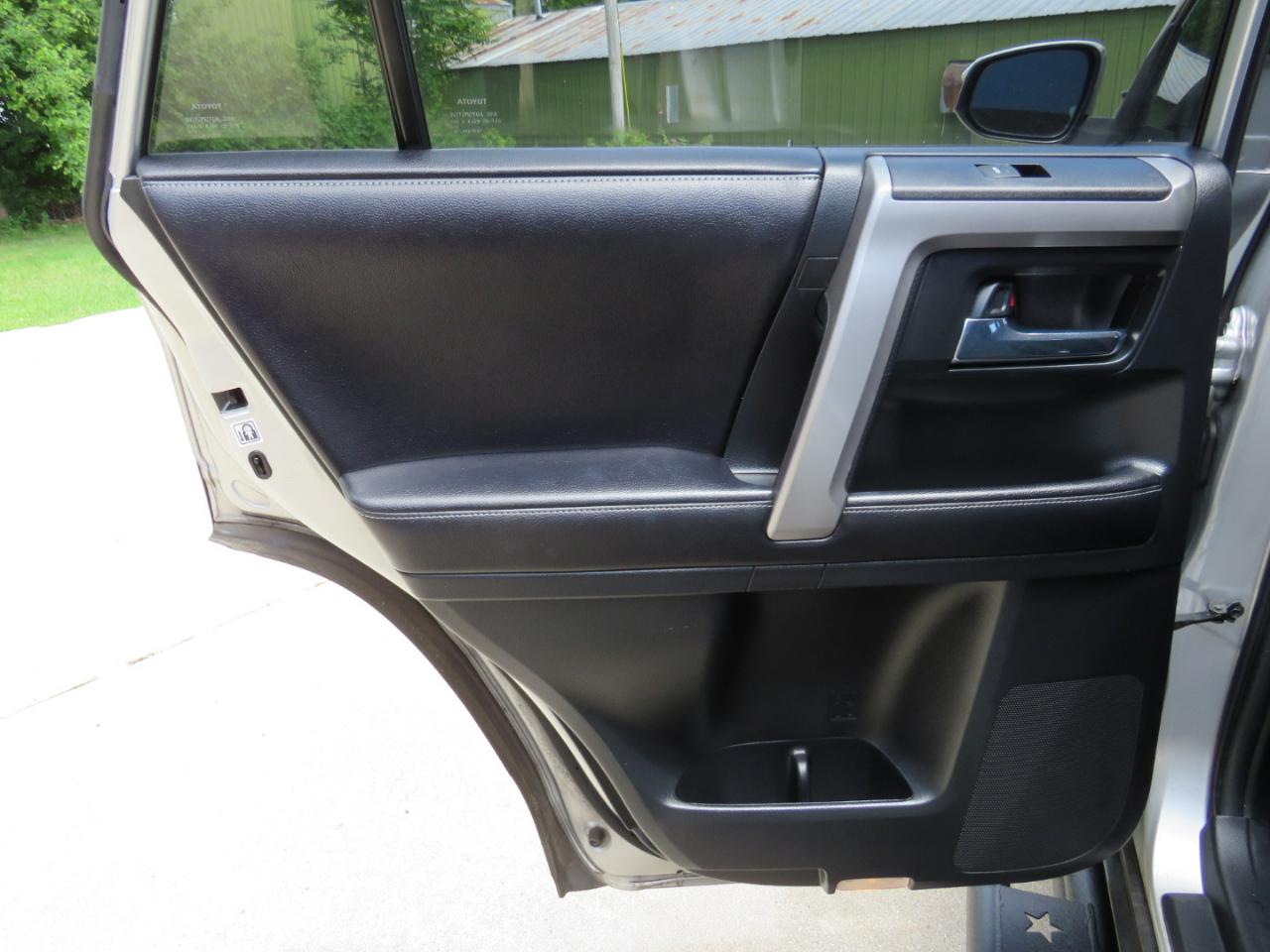 Toyota 4Runner SR5 4WD 2016
