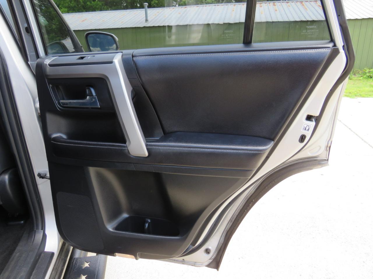 Toyota 4Runner SR5 4WD 2016