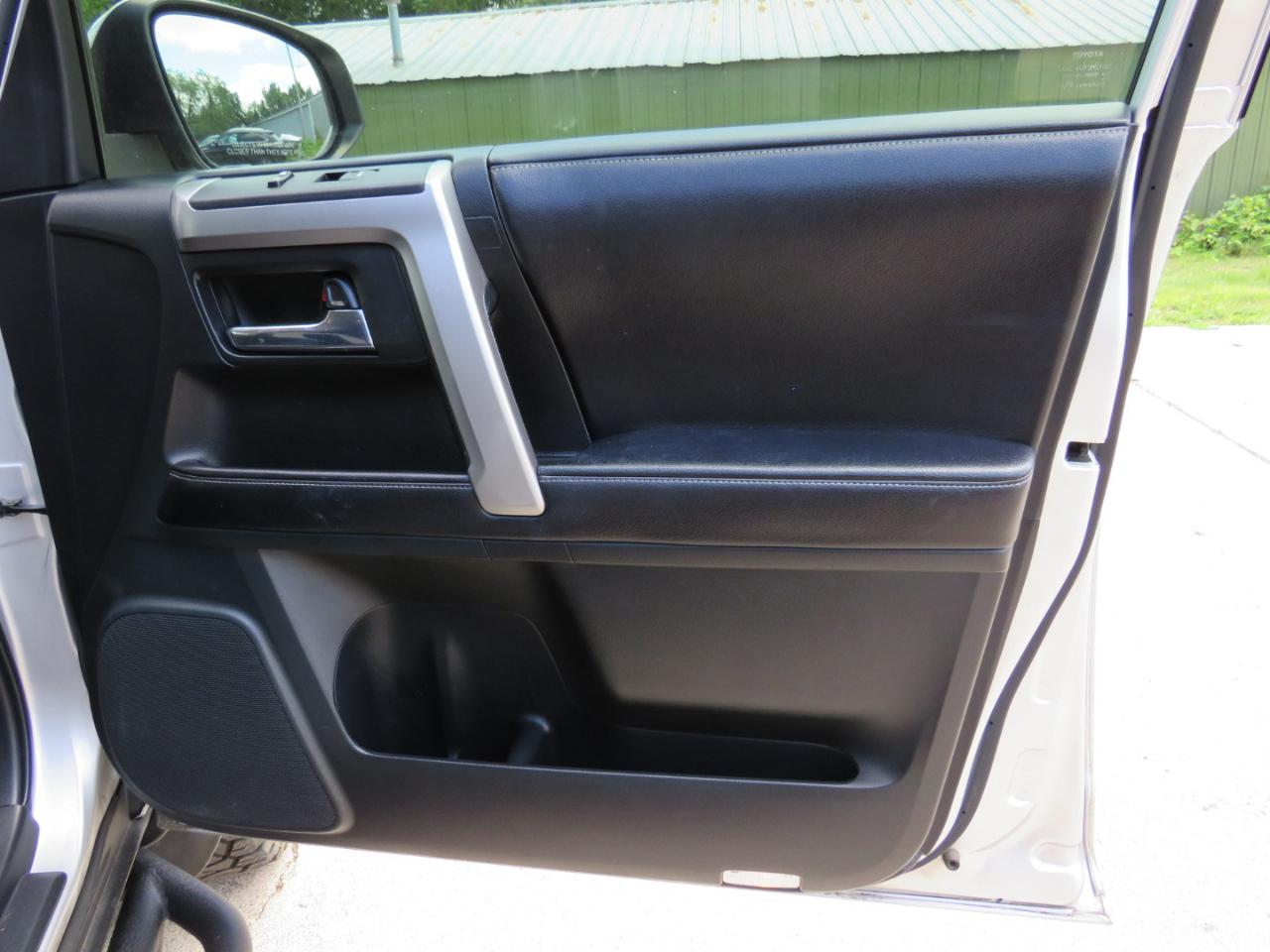 Toyota 4Runner SR5 4WD 2016
