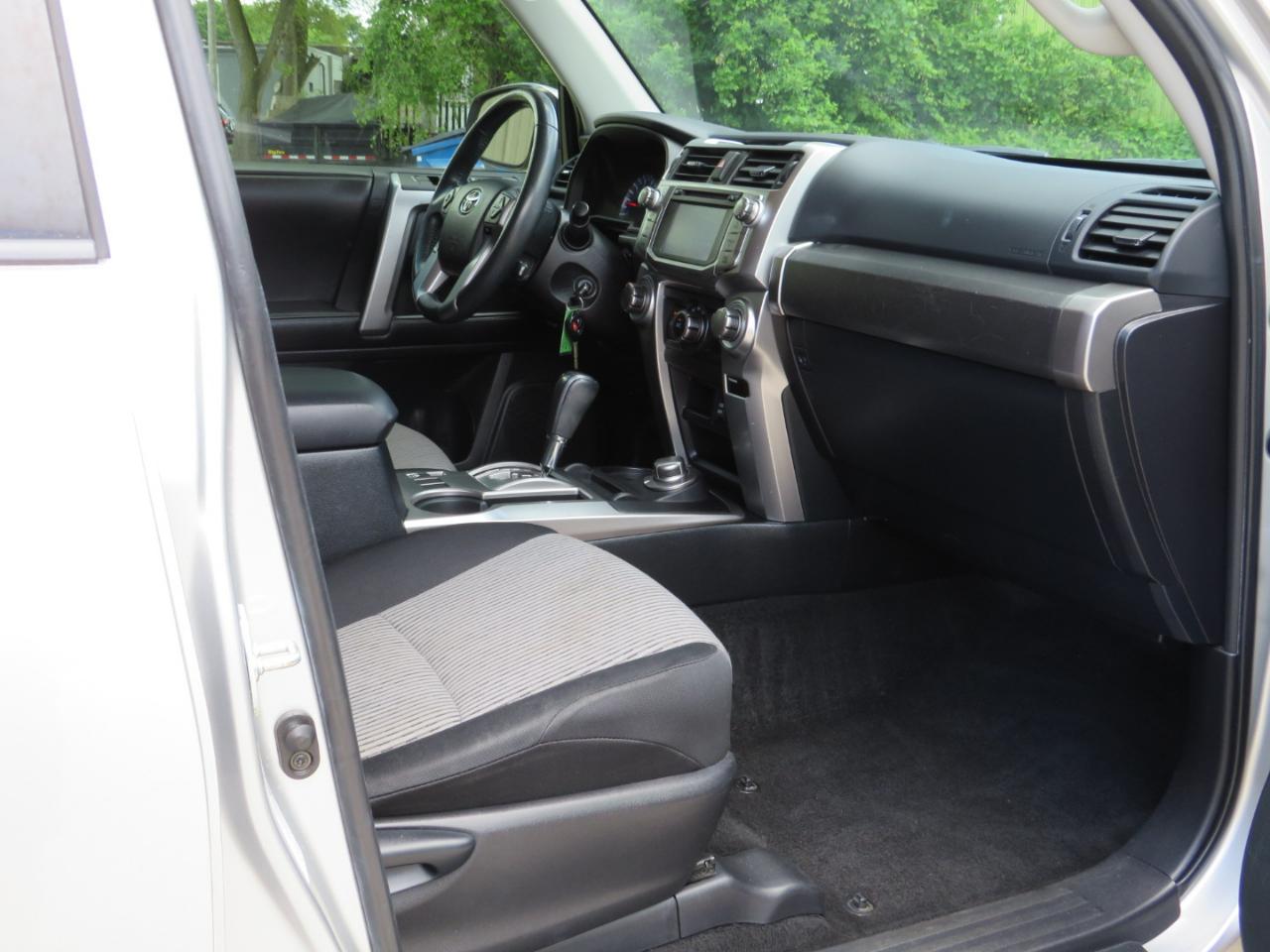 Toyota 4Runner SR5 4WD 2016