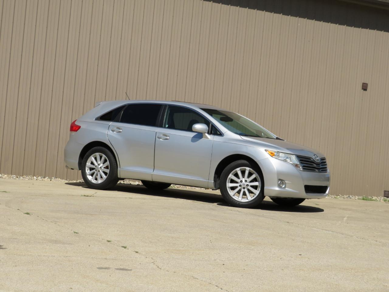 Toyota Venza LE I4 FWD 2012