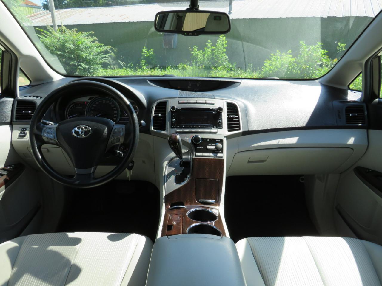 Toyota Venza LE I4 FWD 2012