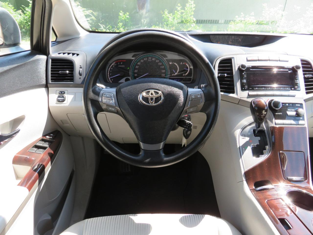 Toyota Venza LE I4 FWD 2012