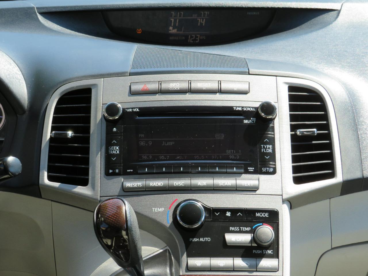 Toyota Venza LE I4 FWD 2012