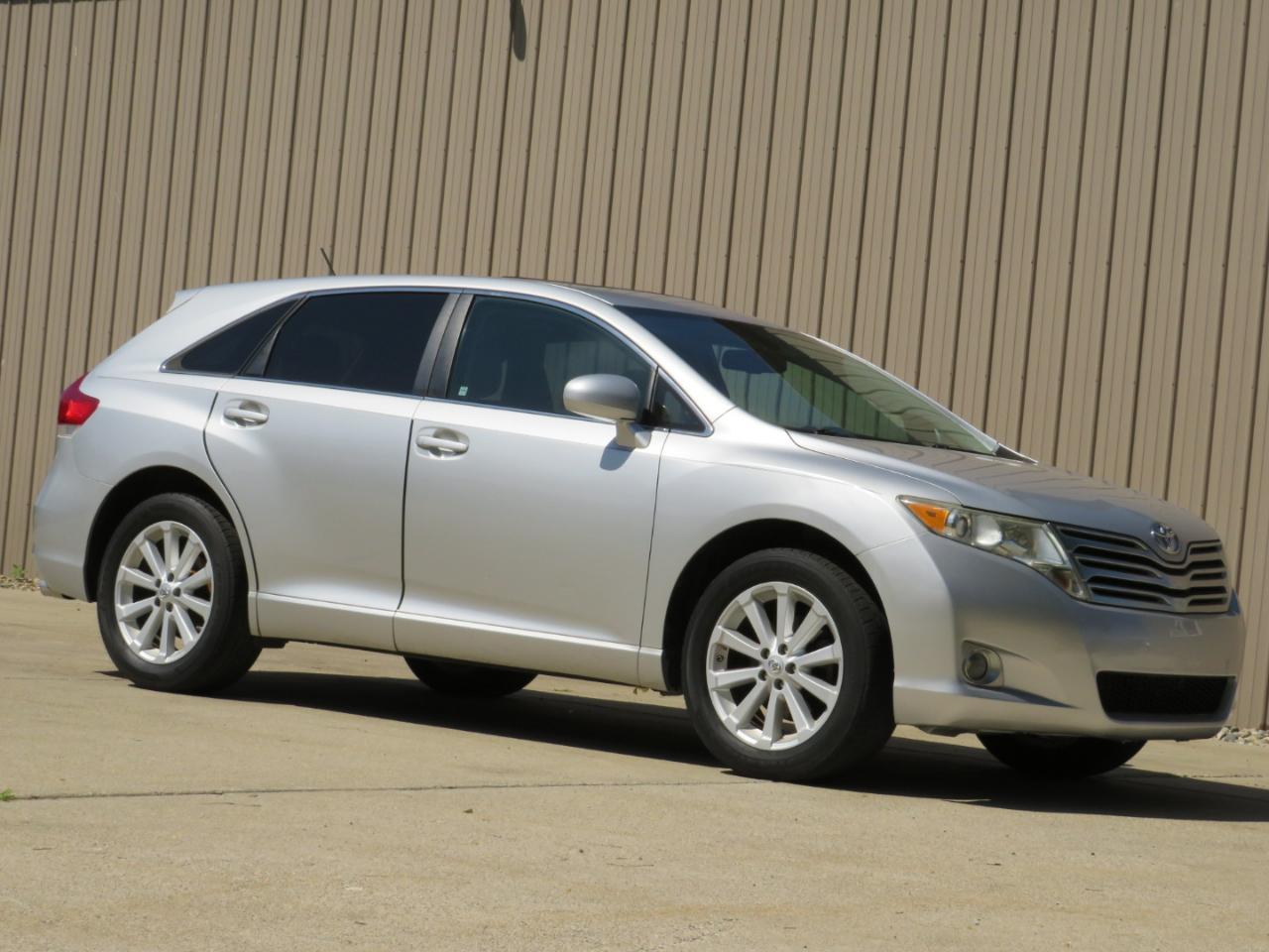 Toyota Venza LE I4 FWD 2012
