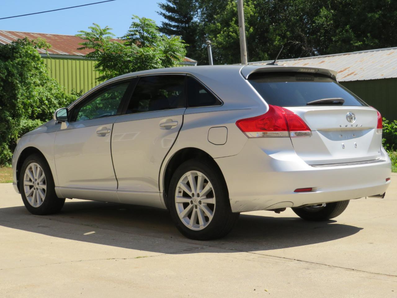 Toyota Venza LE I4 FWD 2012