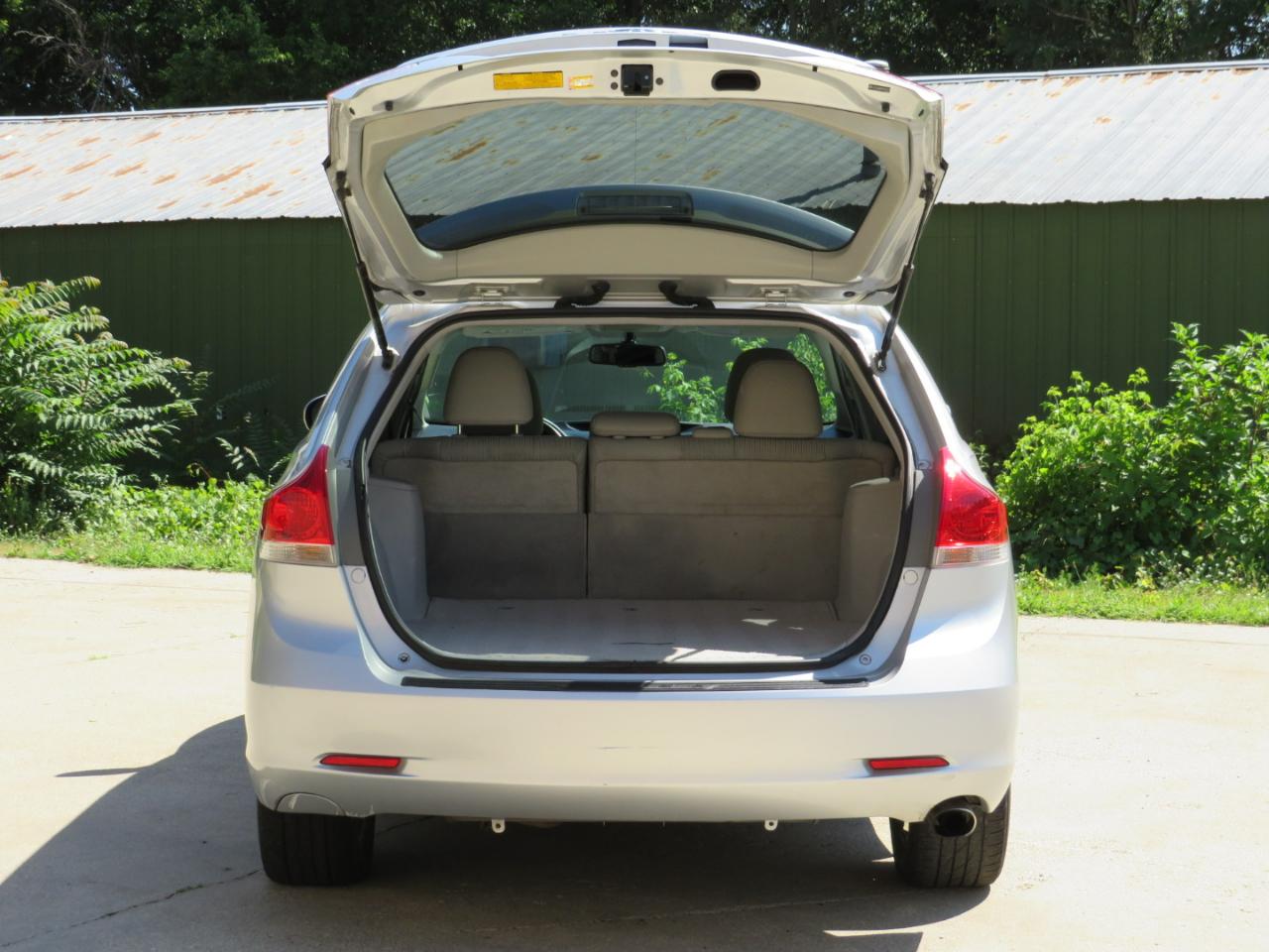 Toyota Venza LE I4 FWD 2012
