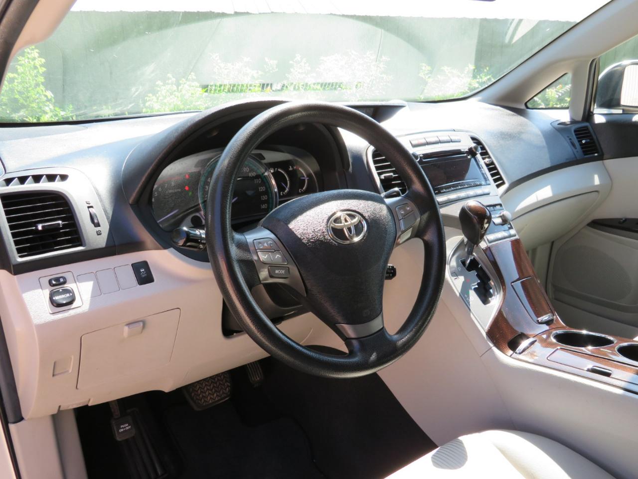 Toyota Venza LE I4 FWD 2012