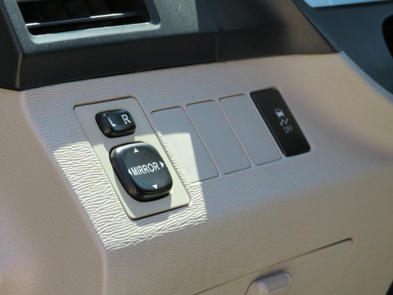 Toyota Venza LE I4 FWD 2012