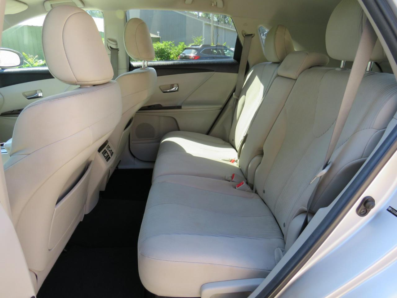 Toyota Venza LE I4 FWD 2012