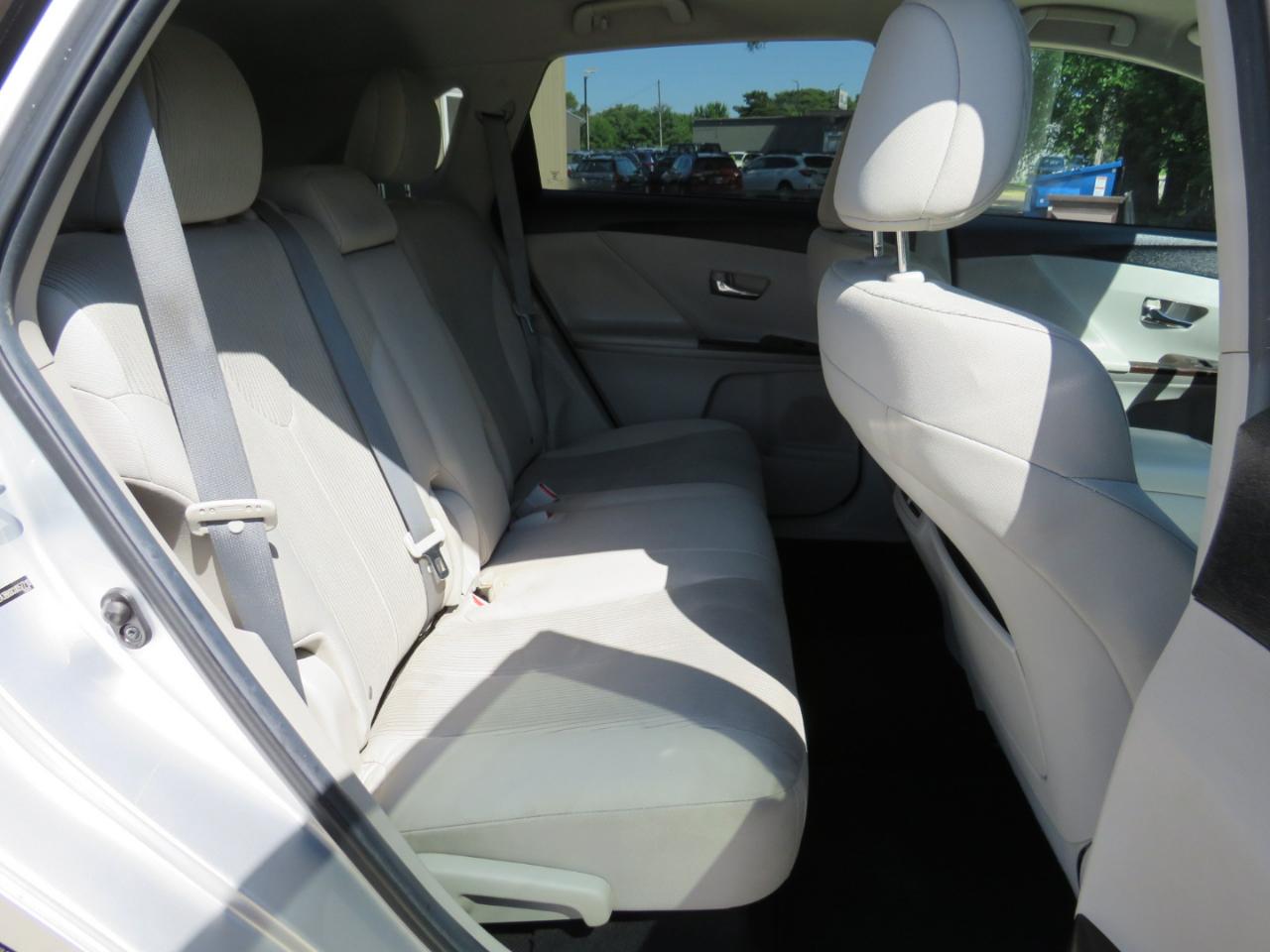 Toyota Venza LE I4 FWD 2012
