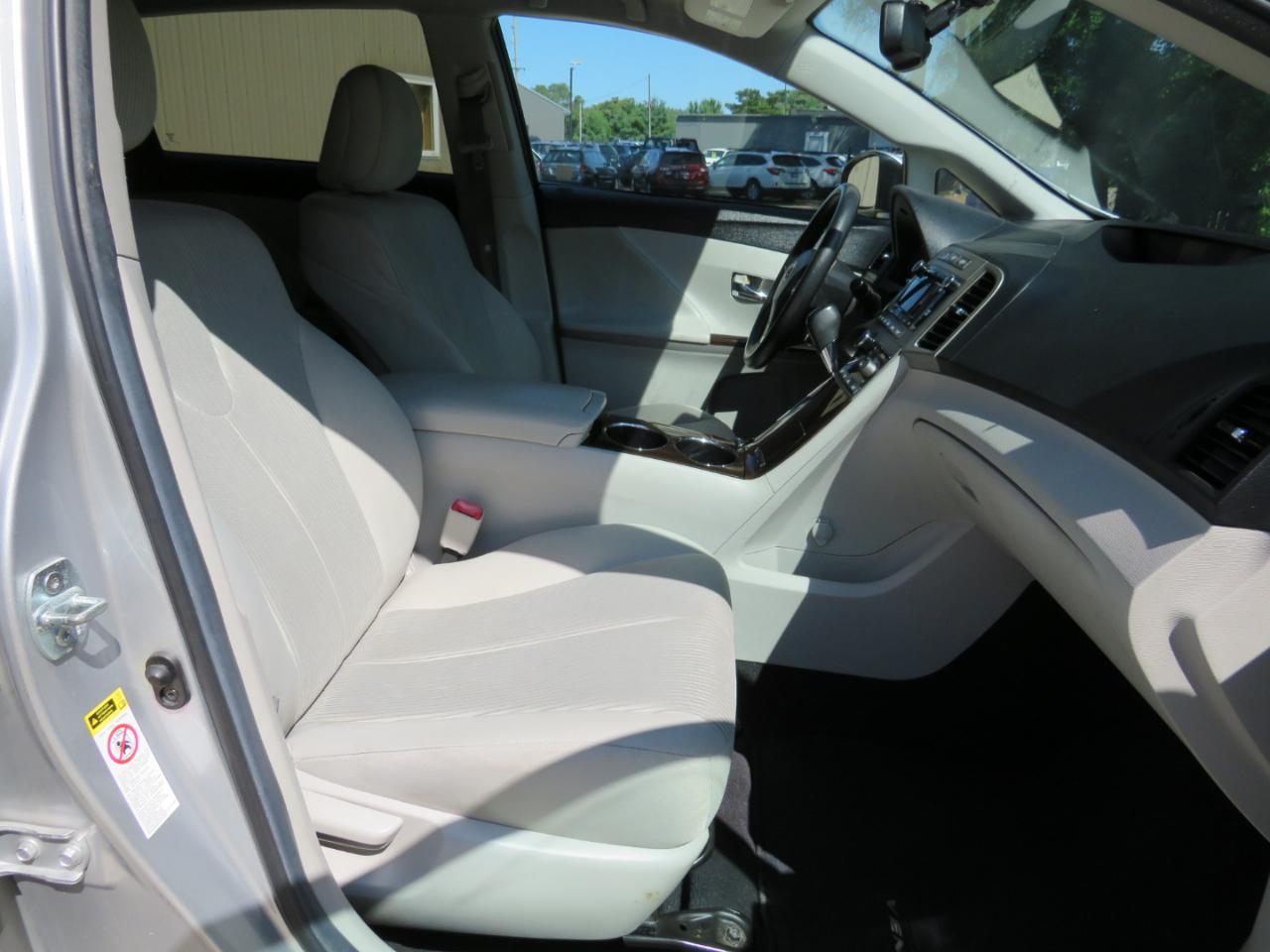 Toyota Venza LE I4 FWD 2012
