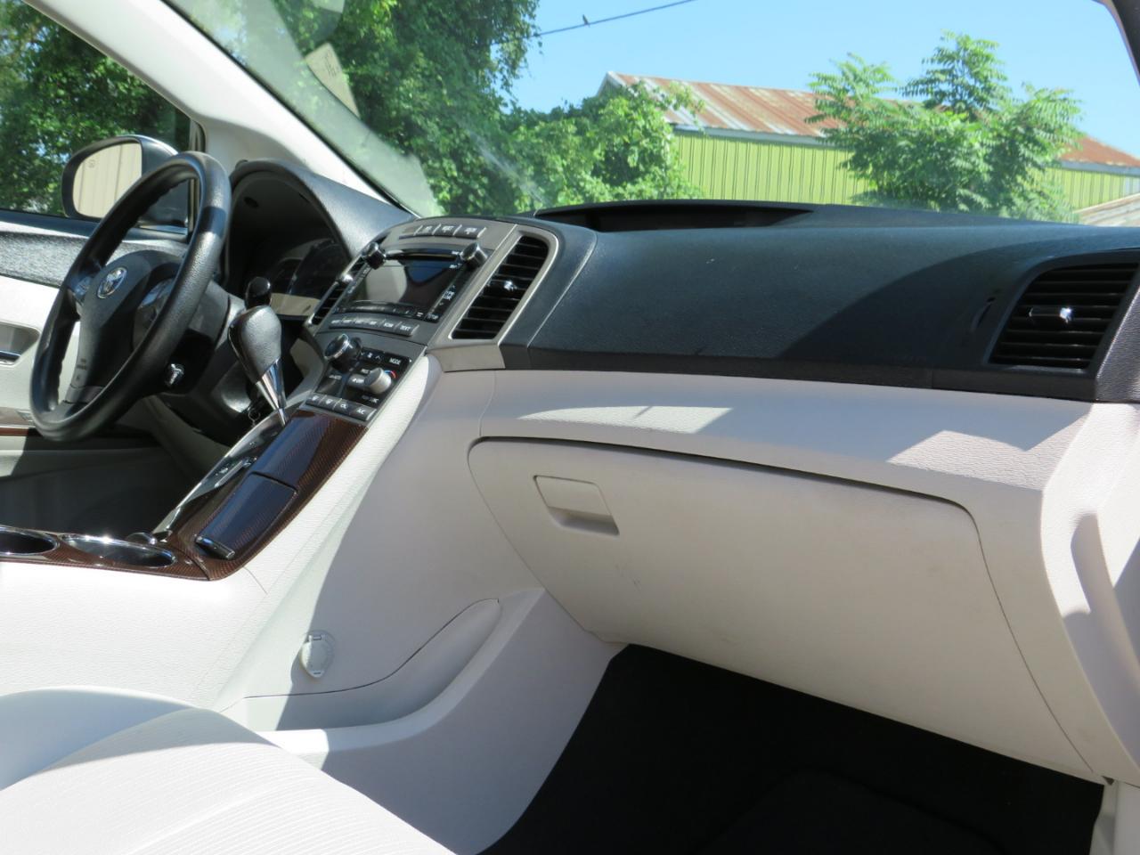 Toyota Venza LE I4 FWD 2012