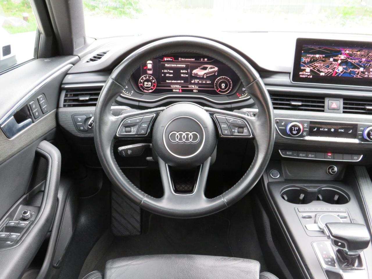 Audi A4 2.0T Prestige quattro Sedan 2017