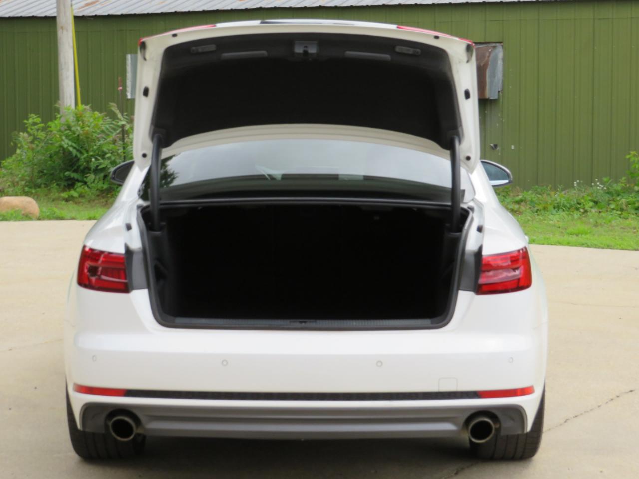 Audi A4 2.0T Prestige quattro Sedan 2017