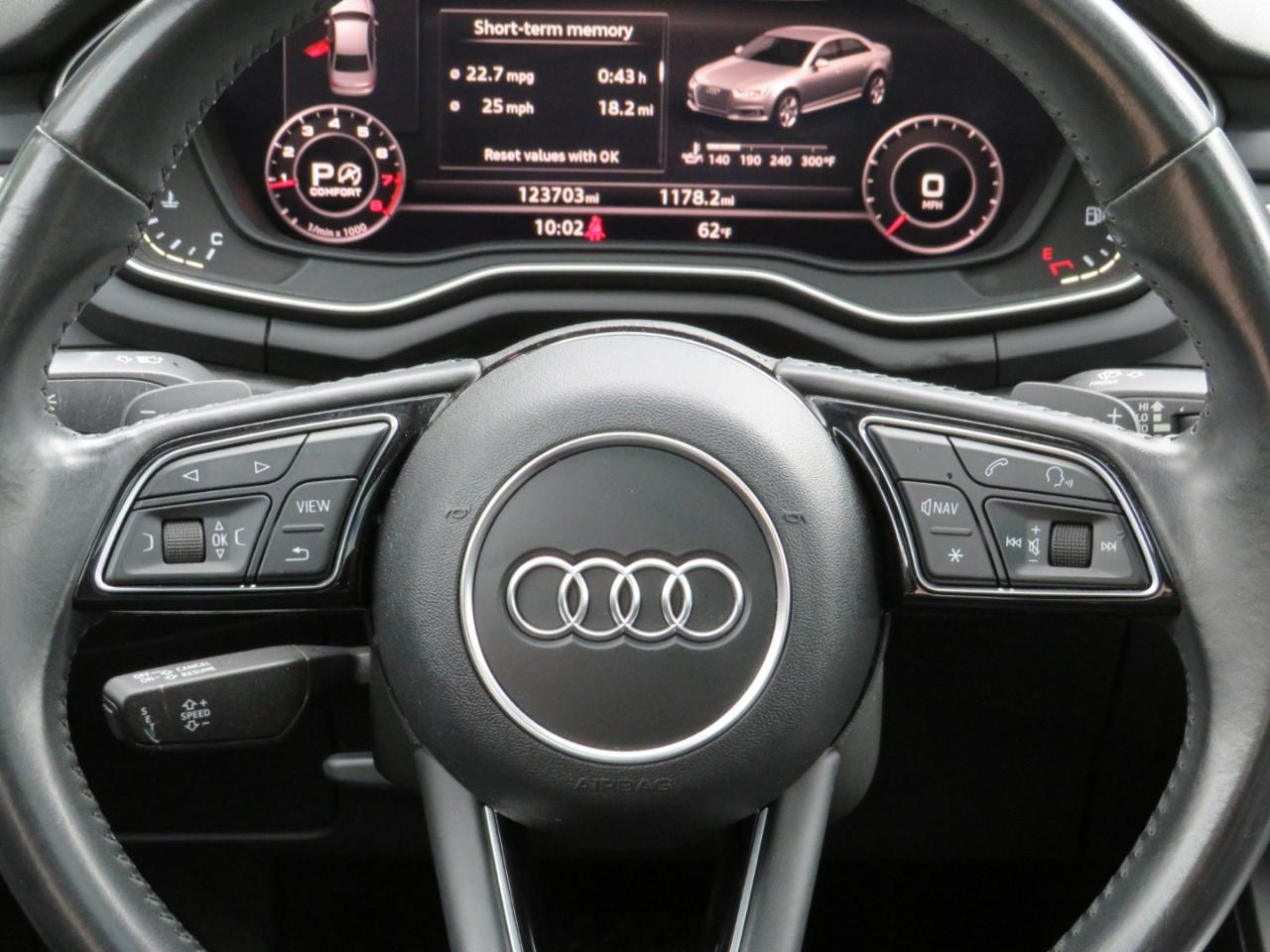 Audi A4 2.0T Prestige quattro Sedan 2017