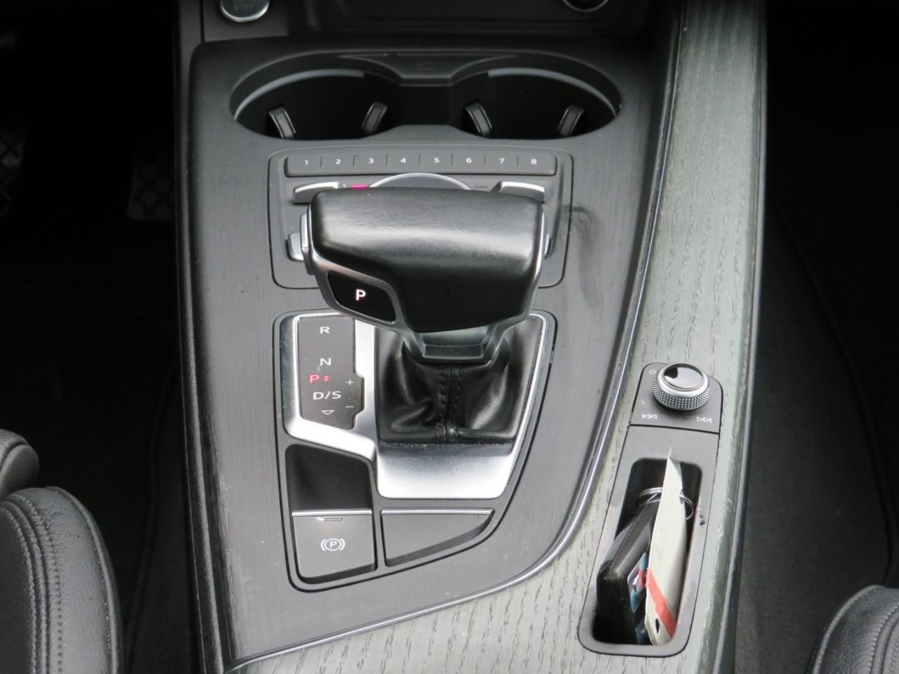 Audi A4 2.0T Prestige quattro Sedan 2017