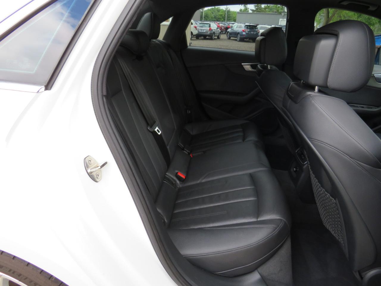 Audi A4 2.0T Prestige quattro Sedan 2017