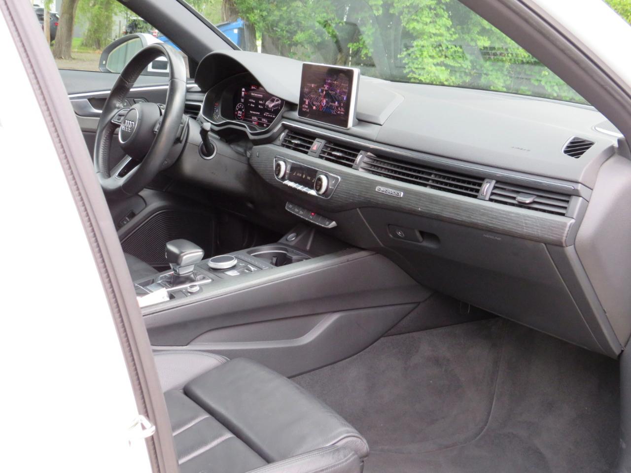 Audi A4 2.0T Prestige quattro Sedan 2017