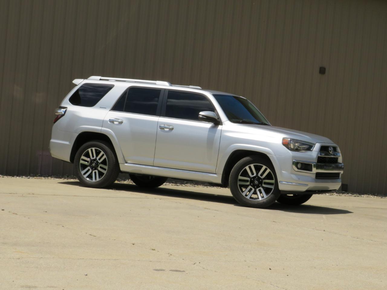 Toyota 4Runner Limited 2WD V6 2016