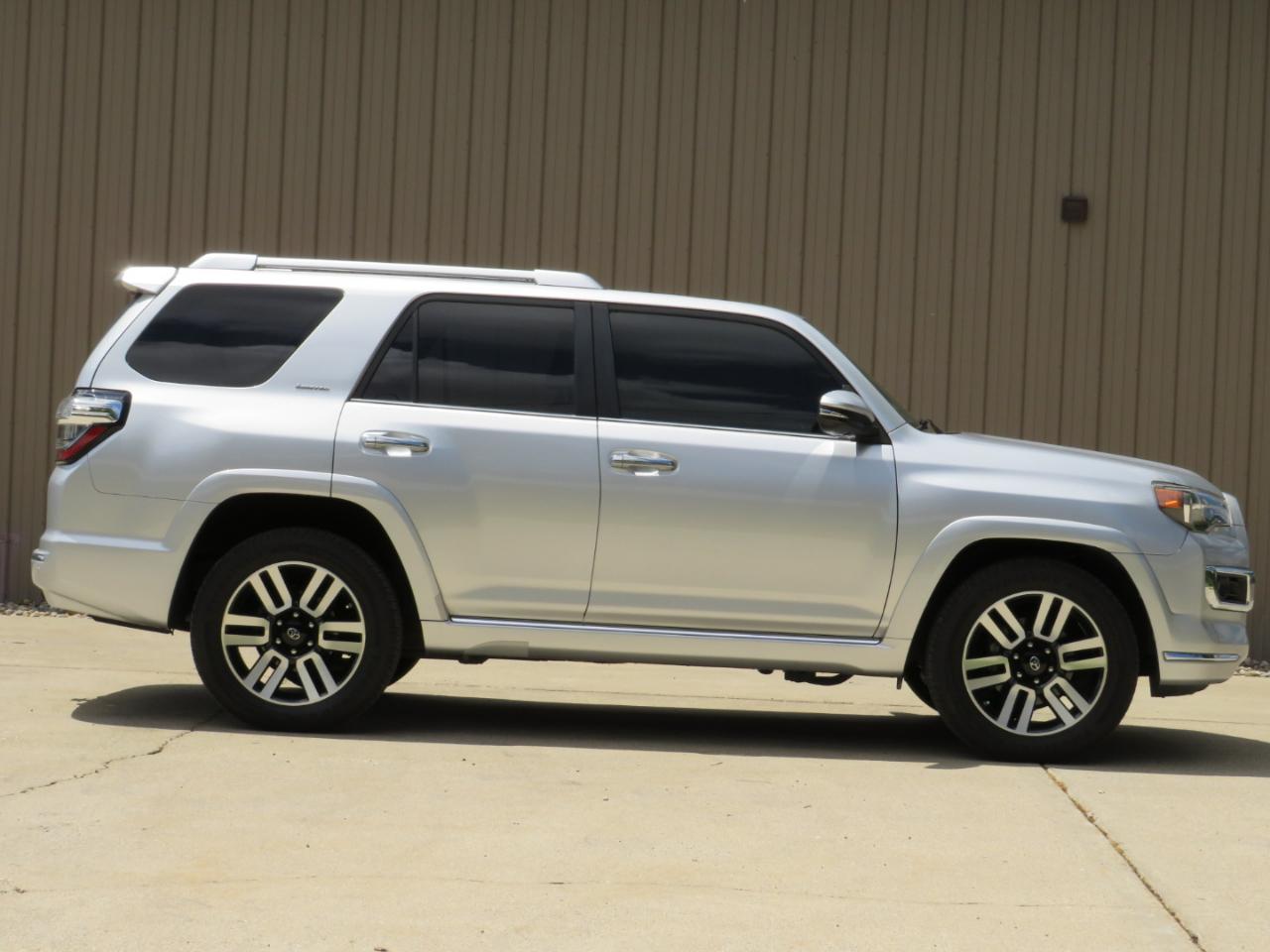 Toyota 4Runner Limited 2WD V6 2016