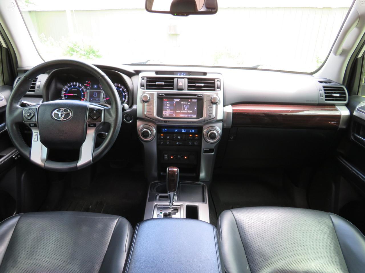 Toyota 4Runner Limited 2WD V6 2016