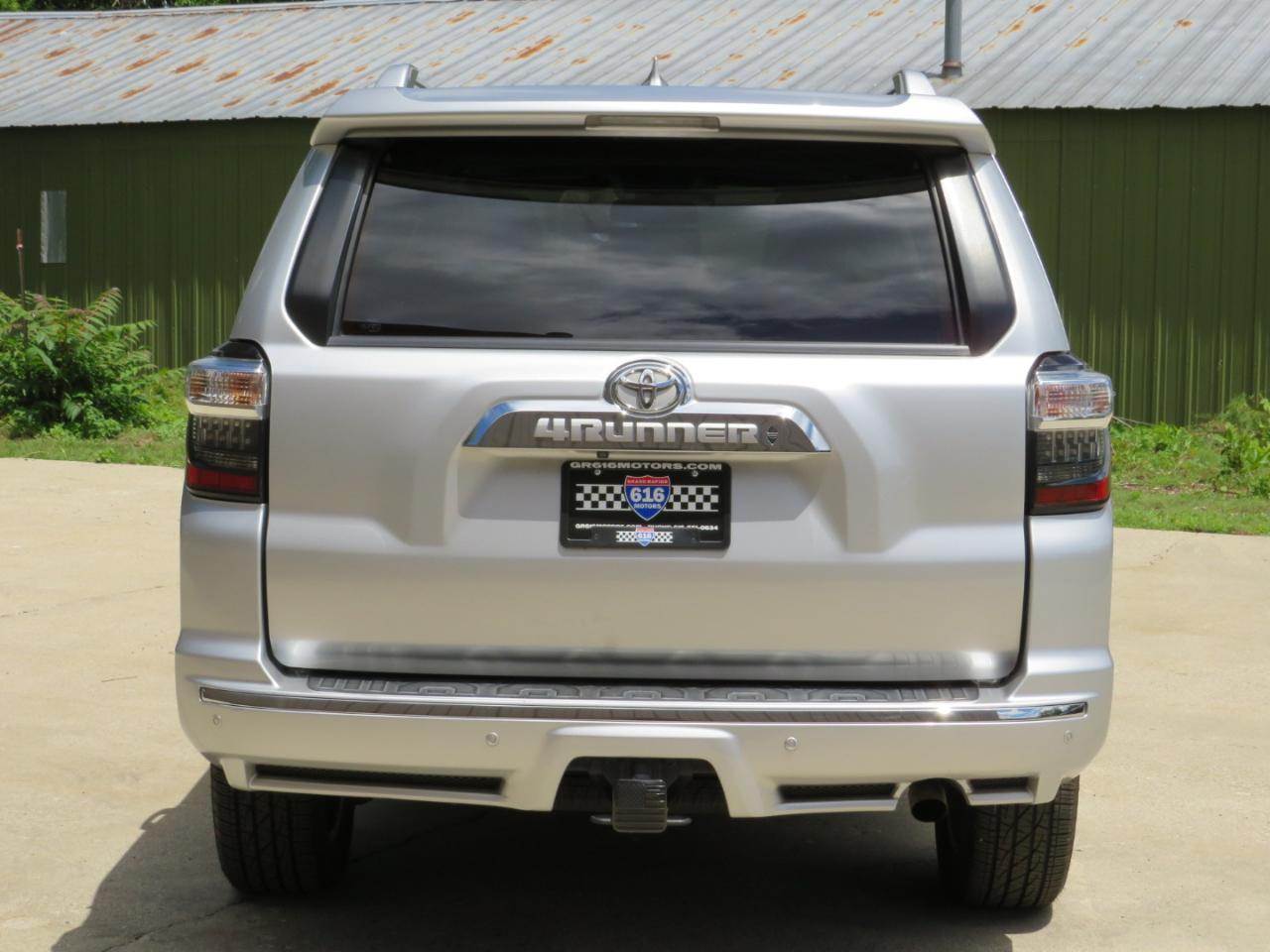 Toyota 4Runner Limited 2WD V6 2016