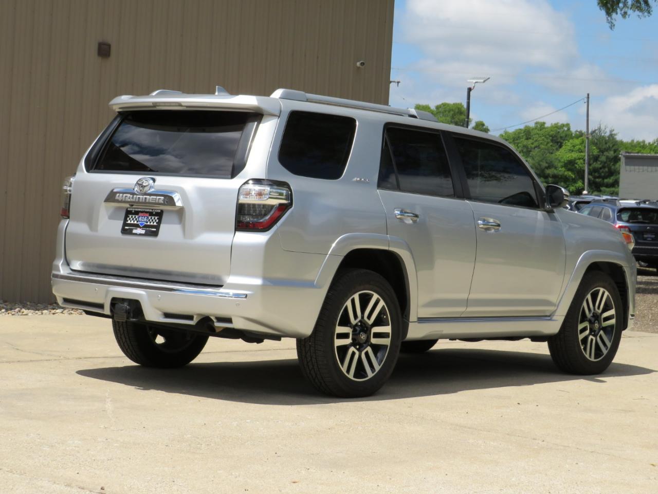 Toyota 4Runner Limited 2WD V6 2016