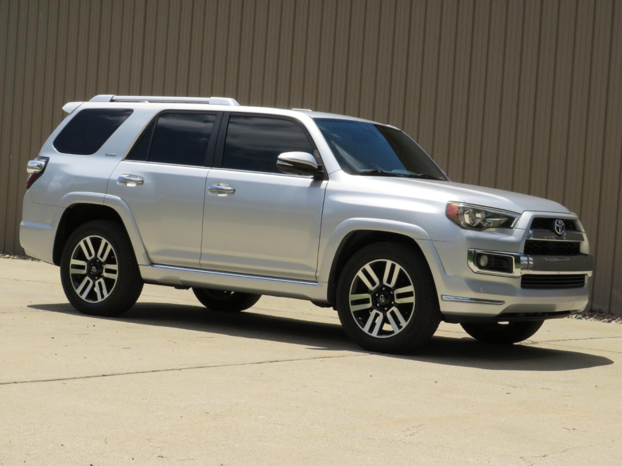 Toyota 4Runner Limited 2WD V6 2016