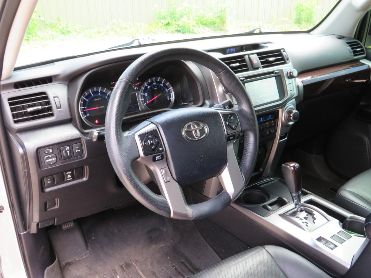 Toyota 4Runner Limited 2WD V6 2016