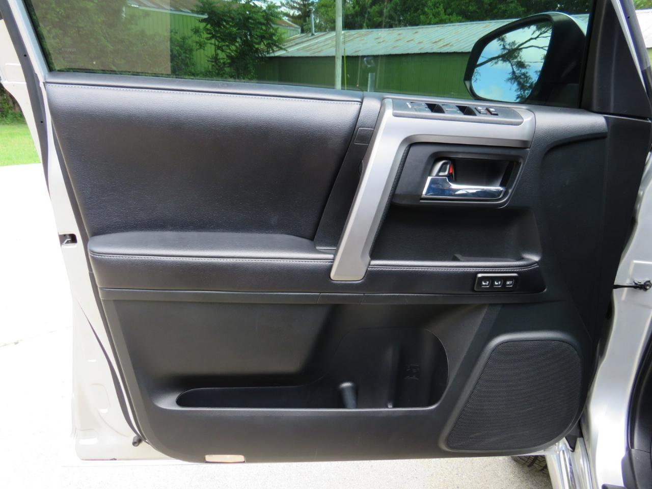 Toyota 4Runner Limited 2WD V6 2016