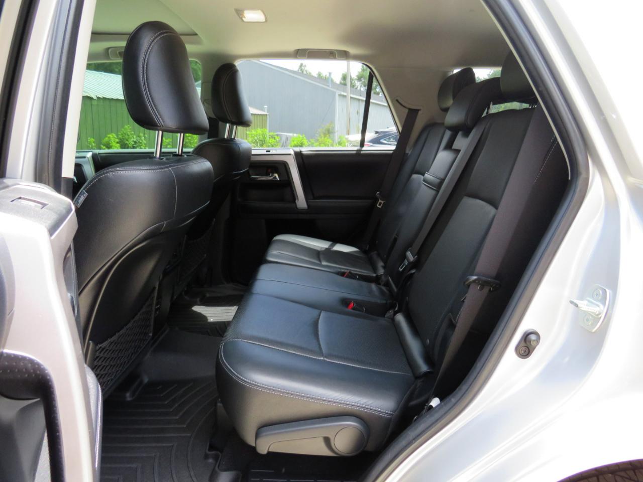 Toyota 4Runner Limited 2WD V6 2016