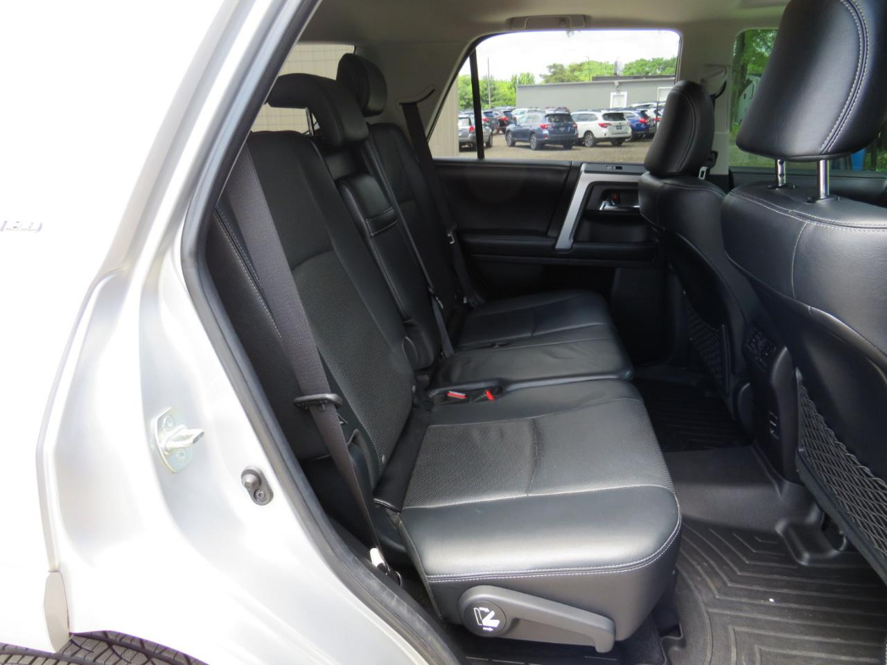 Toyota 4Runner Limited 2WD V6 2016