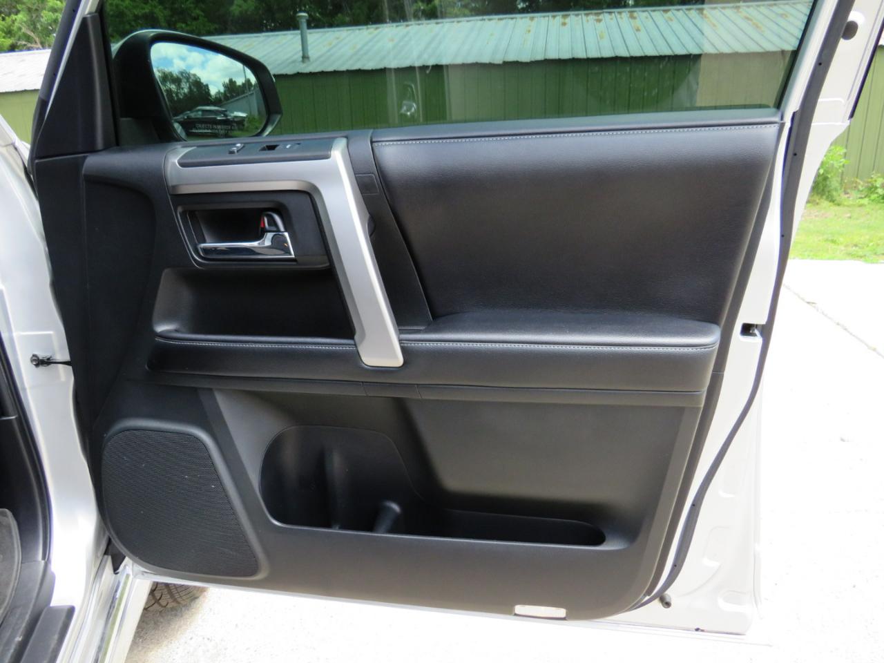Toyota 4Runner Limited 2WD V6 2016