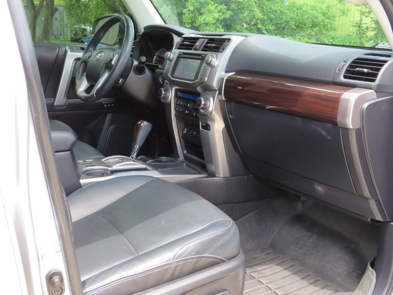 Toyota 4Runner Limited 2WD V6 2016