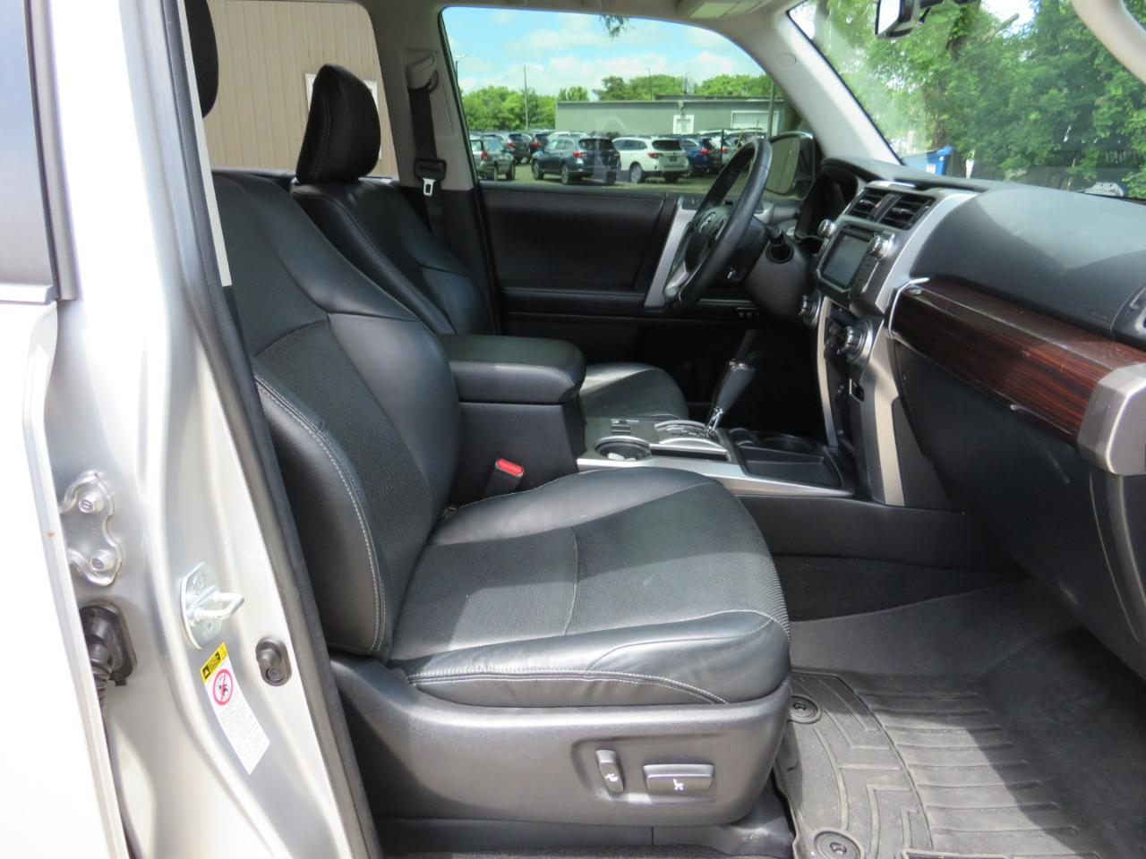 Toyota 4Runner Limited 2WD V6 2016